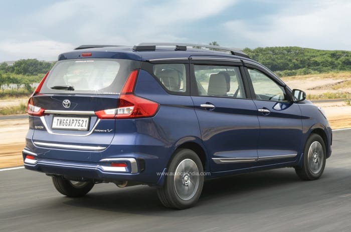 Toyota Rumion rear action